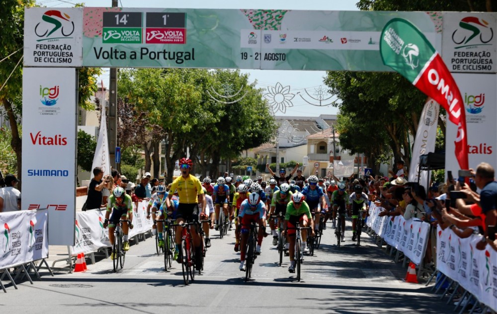 Imparvel Hector Alvarez volta a vencer na Volta a Portugal de Cadetes