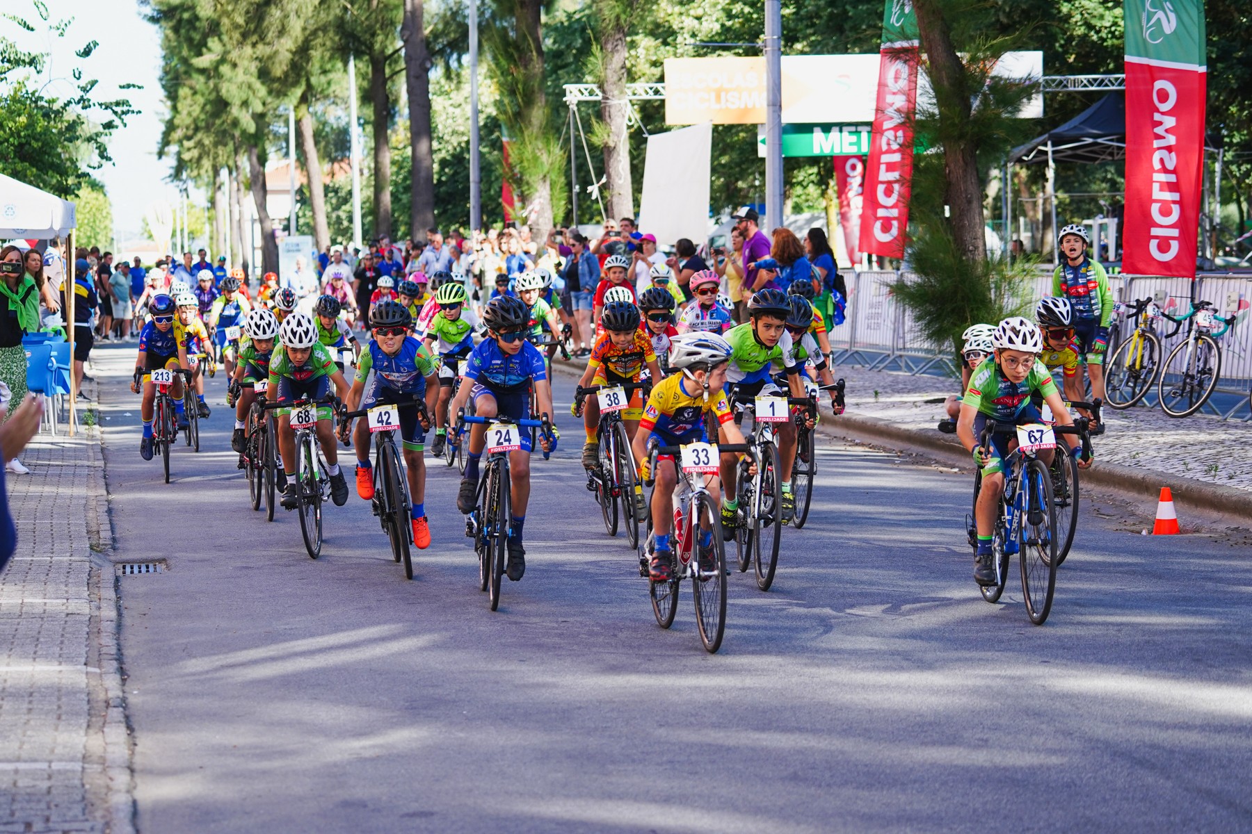 Festa do ciclismo jovem reuniu em Almeirim cerca de 650 pequenos ciclistas