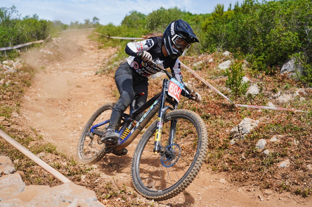 Jack Reading e Kira Zamora vencem Taa de Portugal de Downhill